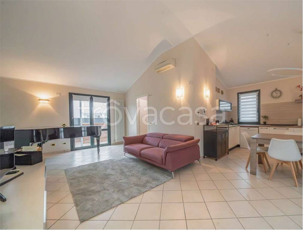 appartamento in vendita a Carpi in zona Centro Storico