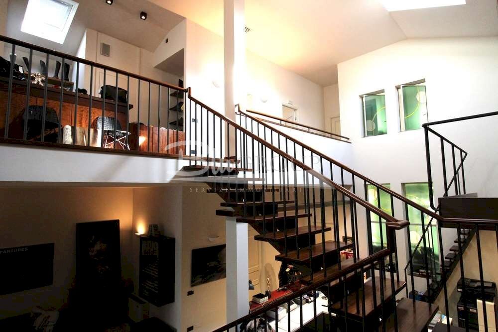 ufficio in vendita a Carpi in zona Centro Storico