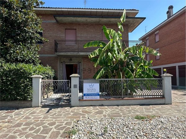 casa indipendente in vendita a Carpi