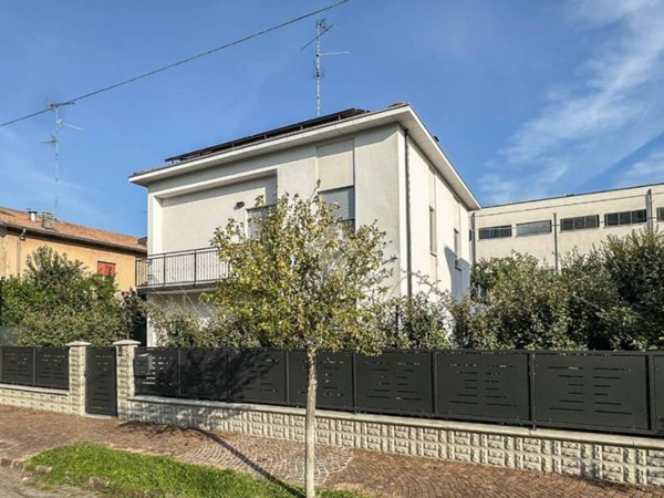 casa indipendente in vendita a Carpi in zona Quartirolo