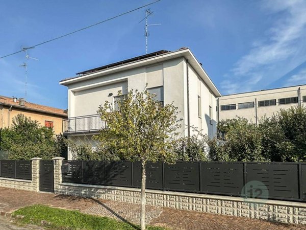 casa indipendente in vendita a Carpi