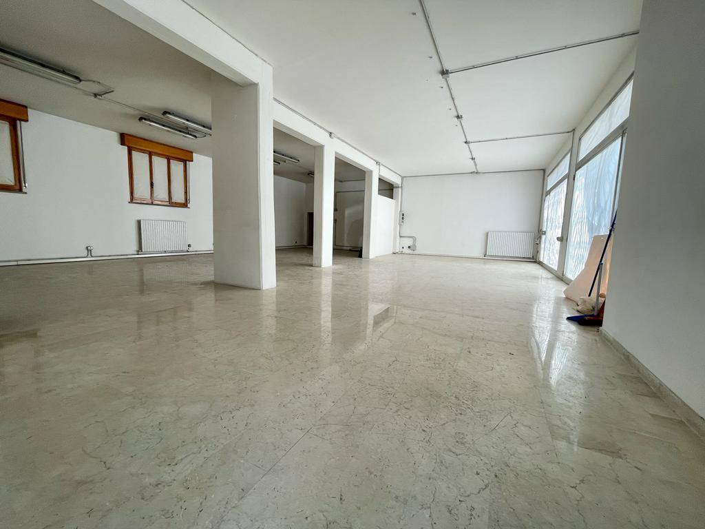 negozio in vendita a Carpi
