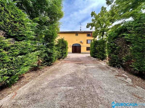 casa indipendente in vendita a Carpi in zona Centro Storico