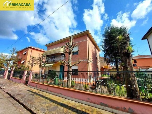 casa indipendente in vendita a Carpi