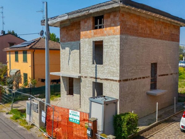 casa indipendente in vendita a Carpi in zona Cibeno Pile
