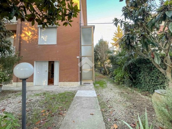 casa semindipendente in vendita a Carpi in zona Centro Storico