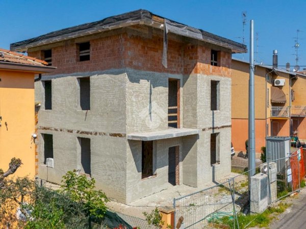 casa indipendente in vendita a Carpi