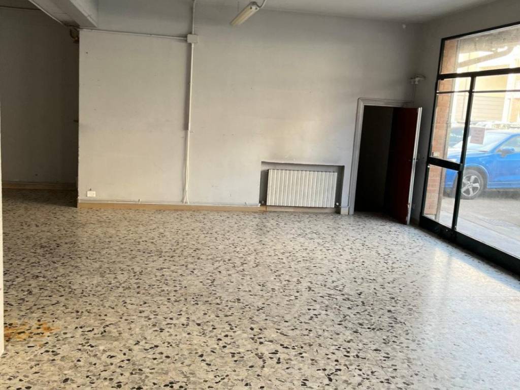 negozio in vendita a Carpi in zona Quartirolo