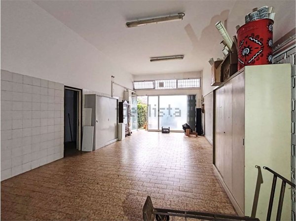 locale commerciale in vendita a Carpi in zona Santa Croce