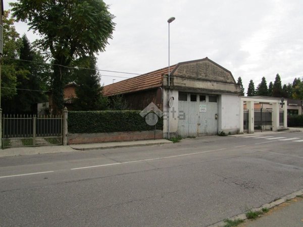 capannone in vendita a Carpi in zona Centro Storico