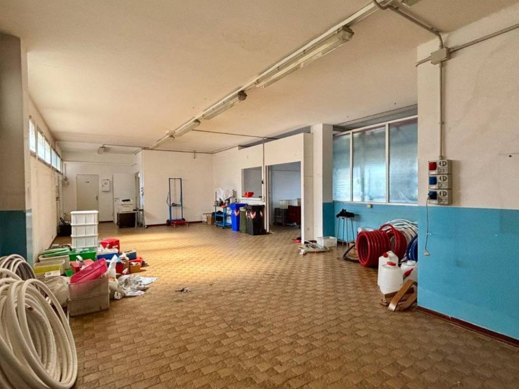 negozio in vendita a Carpi in zona Quartirolo