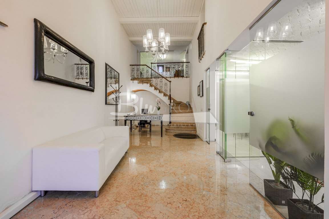 ufficio in vendita a Carpi in zona Centro Storico