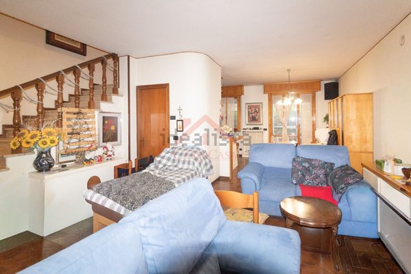 casa indipendente in vendita a Carpi in zona Quartirolo
