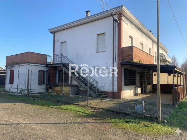 pentavano in vendita a Carpi in zona Cortile