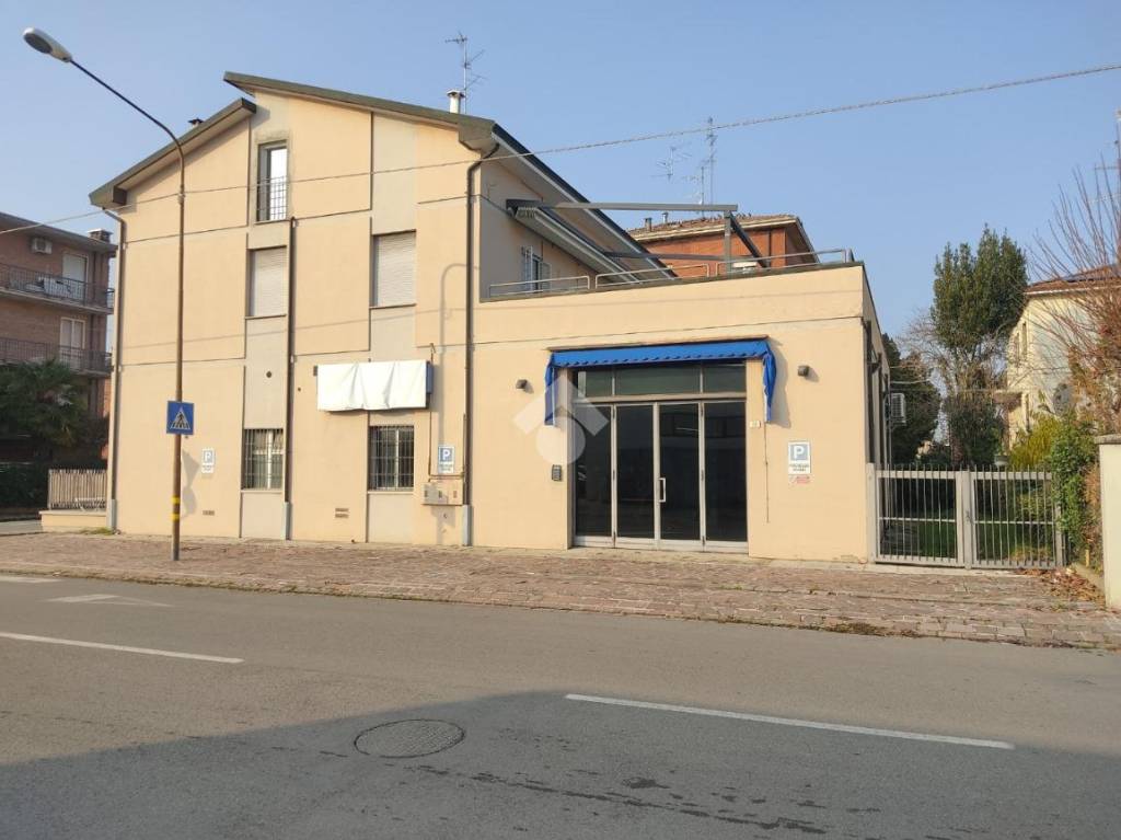 negozio in vendita a Carpi in zona Centro Storico