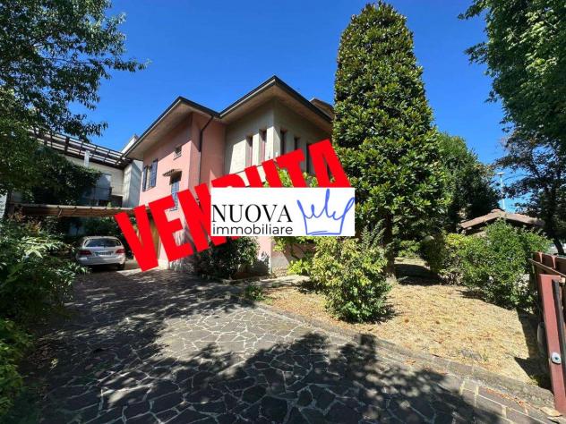 casa indipendente in vendita a Carpi in zona Centro Storico