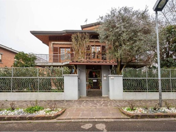 casa indipendente in vendita a Carpi in zona Quartirolo