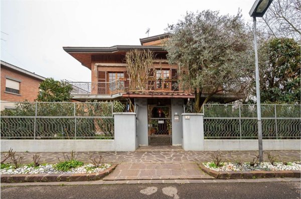 casa indipendente in vendita a Carpi