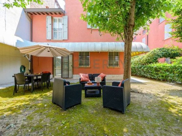 casa indipendente in vendita a Carpi in zona Centro Storico