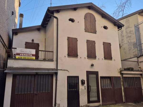 casa indipendente in vendita a Carpi in zona Centro Storico