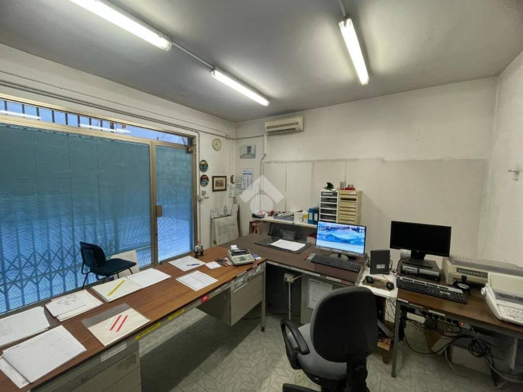 negozio in vendita a Carpi