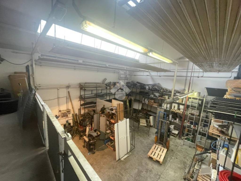 locale commerciale in vendita a Carpi in zona Budrione