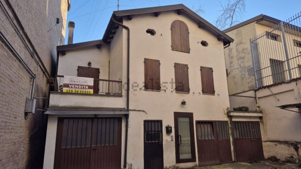 casa indipendente in vendita a Carpi in zona Centro Storico