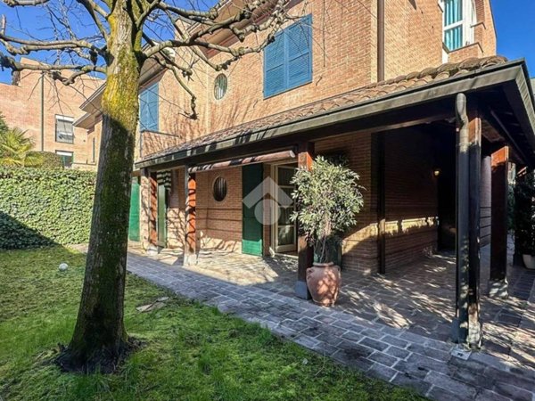 casa indipendente in vendita a Carpi