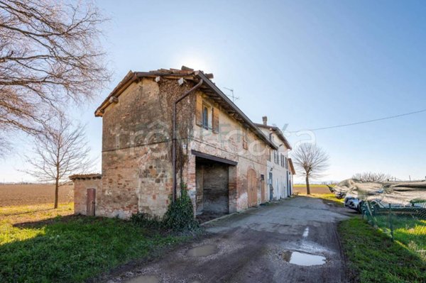 casa indipendente in vendita a Carpi in zona Cortile