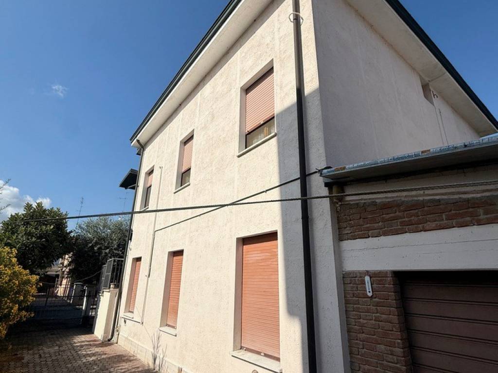 casa indipendente in vendita a Carpi