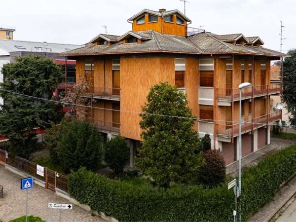 casa indipendente in vendita a Carpi in zona Centro Storico
