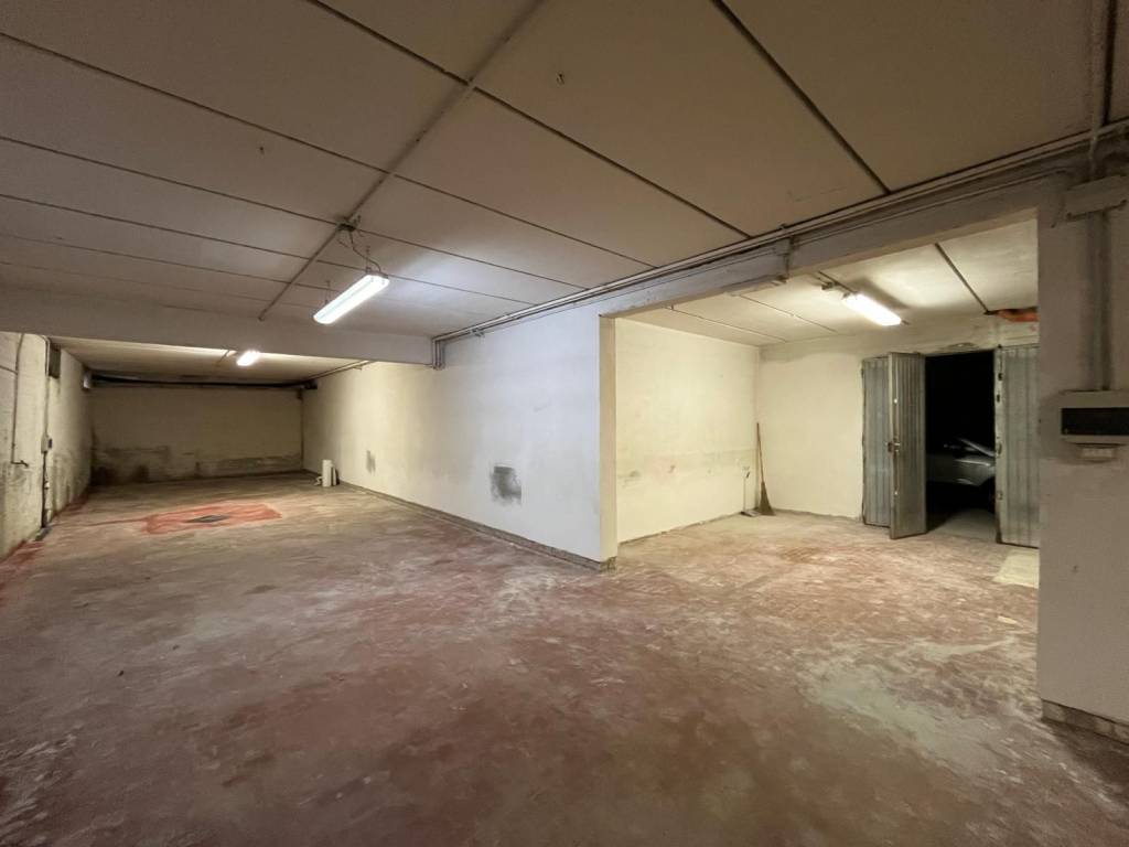 locale commerciale in vendita a Carpi