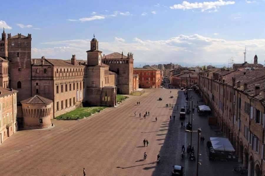 negozio in vendita a Carpi in zona Centro Storico