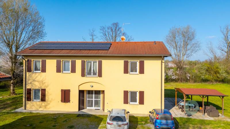 casa indipendente in vendita a Carpi in zona Budrione