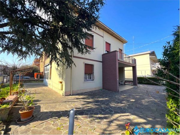 casa indipendente in vendita a Carpi
