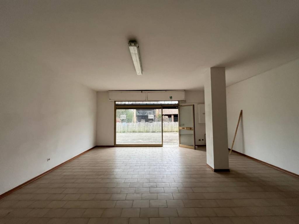 locale commerciale in vendita a Carpi in zona Fossoli