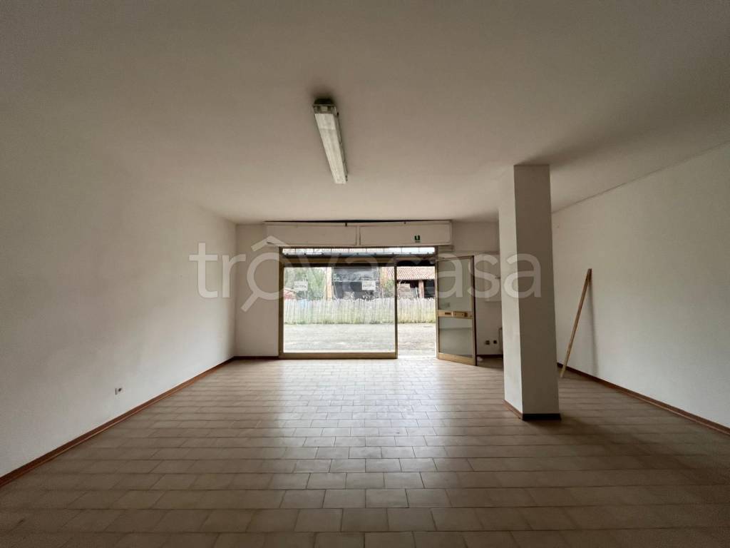 locale commerciale in vendita a Carpi in zona Fossoli