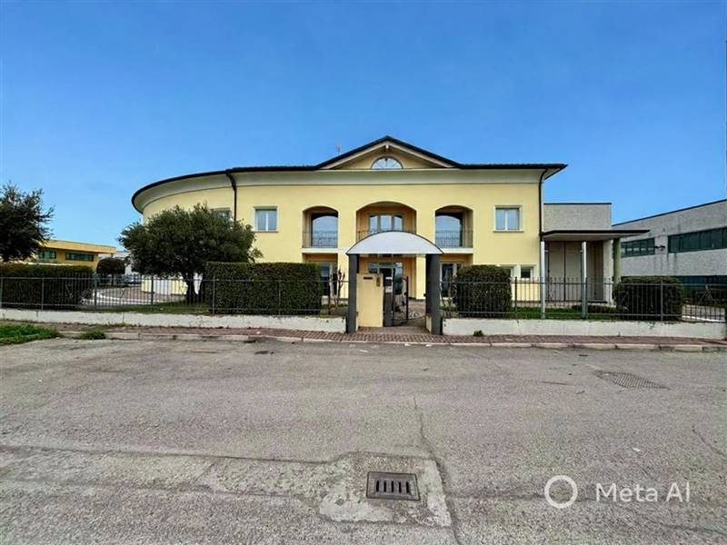 capannone in vendita a Carpi in zona Cortile