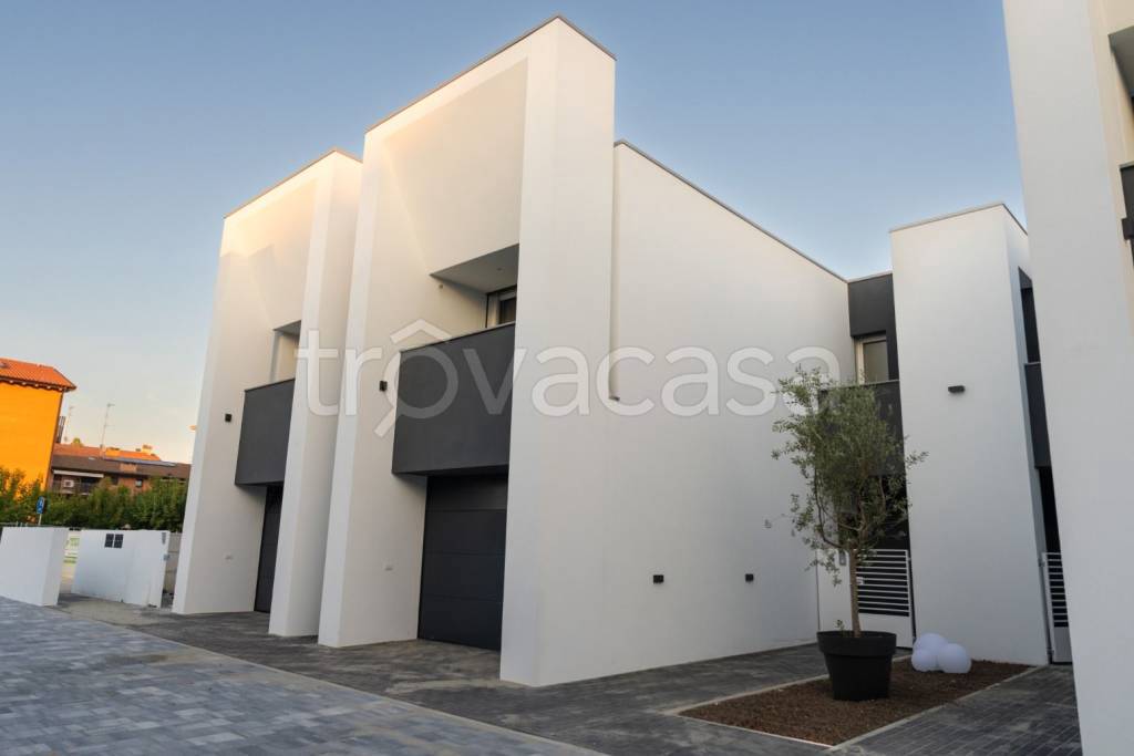 casa indipendente in vendita a Carpi