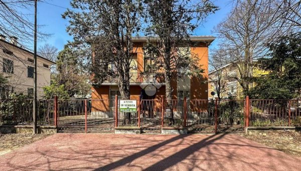 casa indipendente in vendita a Carpi in zona Centro Storico