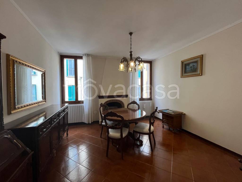 casa indipendente in vendita a Carpi in zona Centro Storico