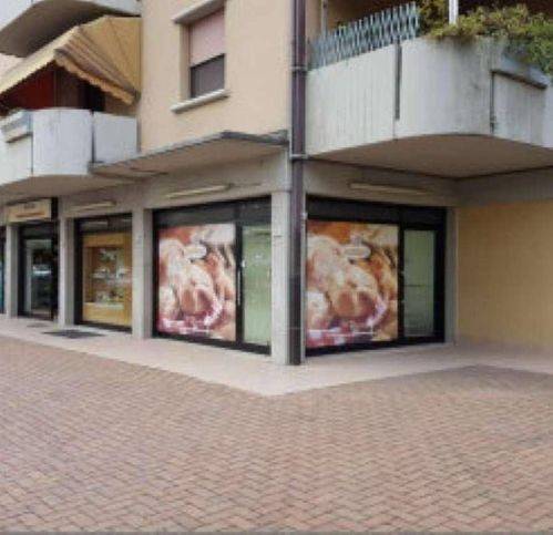 negozio in vendita a Carpi