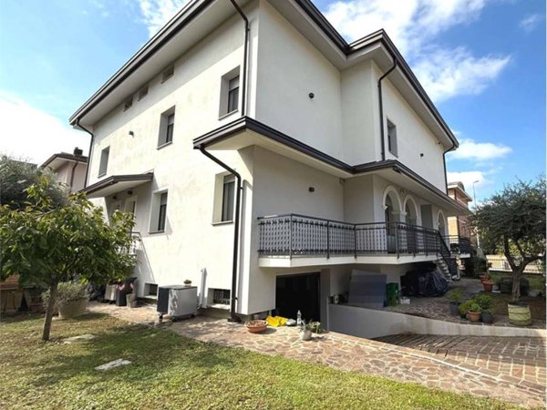 casa indipendente in vendita a Carpi in zona Centro Storico