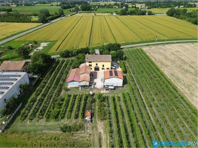 appartamento in vendita a Carpi in zona Centro Storico