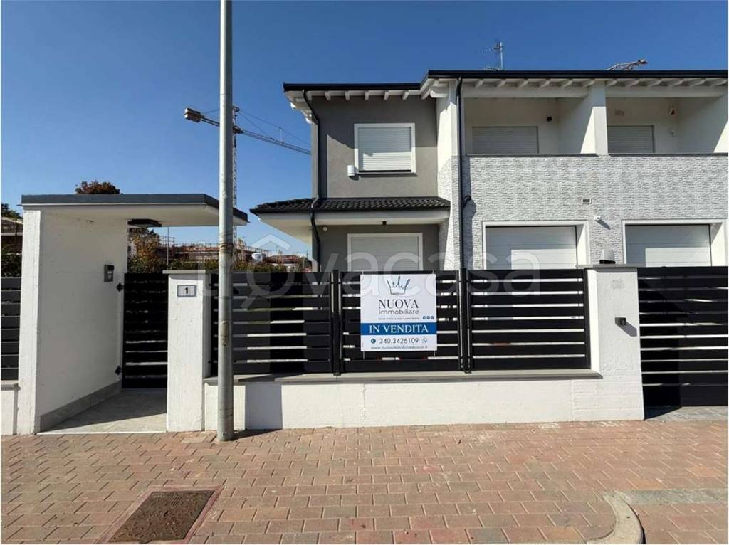 casa indipendente in vendita a Carpi