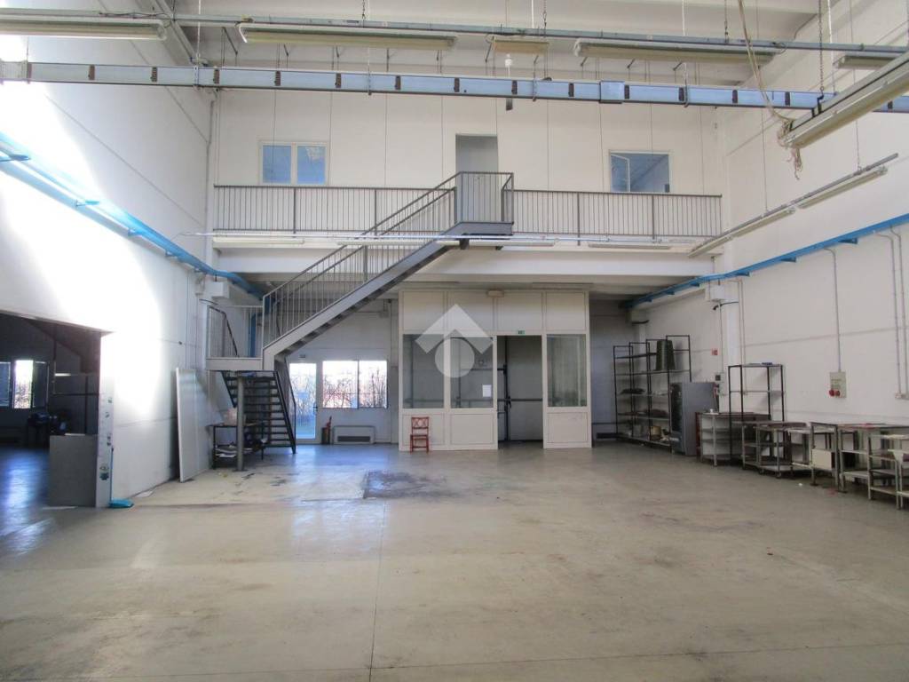 locale commerciale in vendita a Carpi in zona Budrione