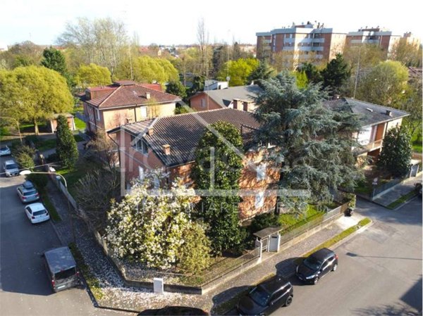 casa indipendente in vendita a Carpi in zona Centro Storico