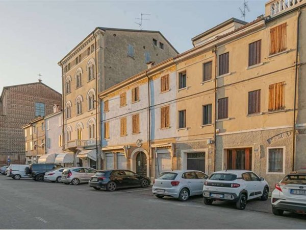 intera palazzina in vendita a Carpi in zona Centro Storico