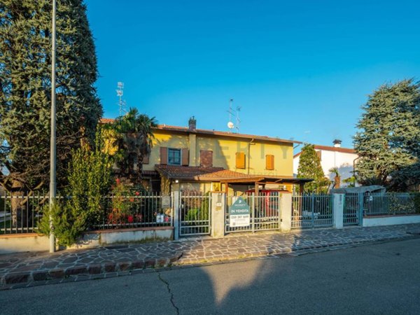 casa indipendente in vendita a Carpi in zona Budrione