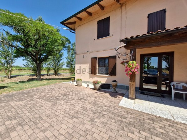 casa indipendente in vendita a Carpi in zona Budrione